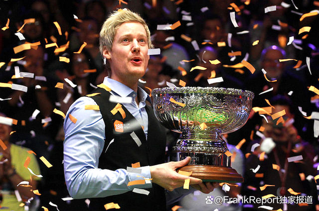 中场球员在 中场球员在